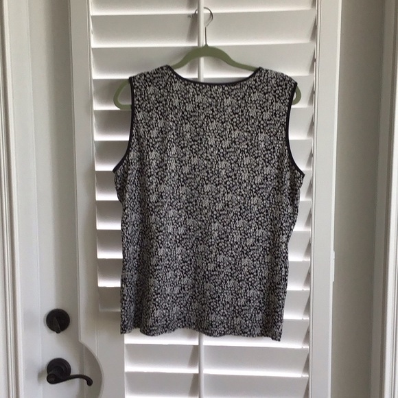 Christopher and Banks Sleeveless Top. XL - Picture 3 of 3
